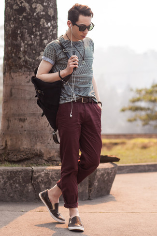 Wie T-Shirt mit einem Rundhalsausschnitt mit Slip-On Sneakers zu kombinieren – 515+ Herren Outfits