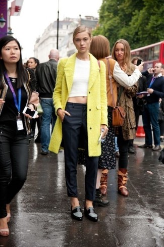 Wie kurzes Oberteil mit Anzughose zu kombinieren – 13 Damen Outfits