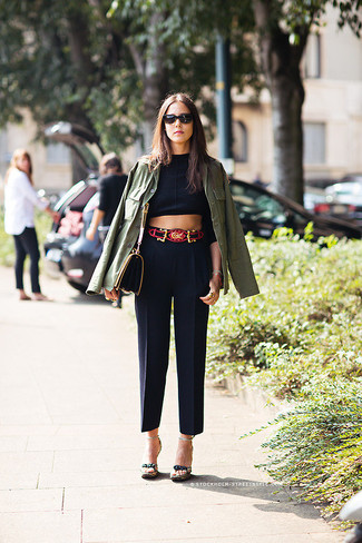 Wie kurzes Oberteil mit Anzughose zu kombinieren – 13 Damen Outfits