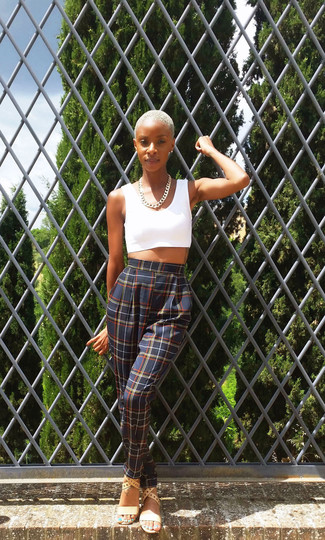 Wie kurzes Oberteil mit Anzughose zu kombinieren – 13 Damen Outfits
