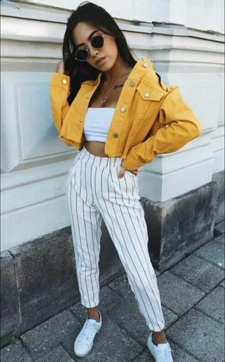 Wie kurzes Oberteil mit Anzughose zu kombinieren – 13 Damen Outfits