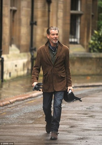 60 Jährige: Dunkelbraunes Sakko kombinieren – 21 Herbst Herren Outfits