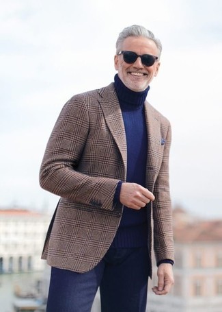 60 Jährige: Dunkelbraunes Sakko kombinieren – 21 Herbst Herren Outfits