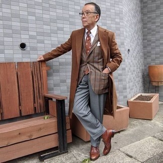 60 Jährige: Dunkelbraunes Sakko kombinieren – 21 Herbst Herren Outfits