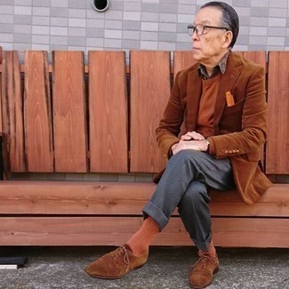60 Jährige: Dunkelbraunes Sakko kombinieren – 21 Herbst Herren Outfits