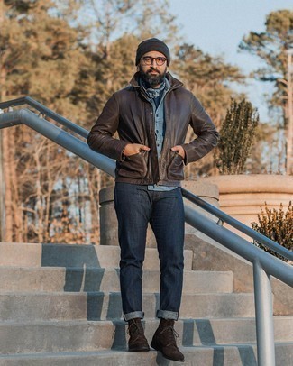 Welche Jeanshemden mit dunkelbrauner Bomberjacke zu tragen – 13 Herren Outfits