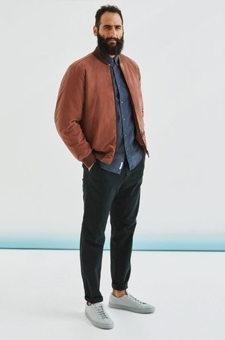 Welche Kurzarmhemden mit dunkelbrauner Bomberjacke zu tragen – 47 Herren Outfits