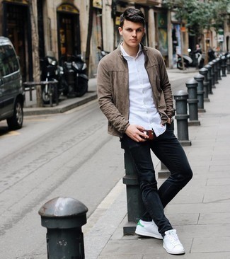 Welche Kurzarmhemden mit dunkelbrauner Bomberjacke zu tragen – 47 Herren Outfits