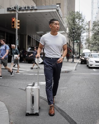 Dunkelbraune Brogues kombinieren – 1 Casual Herren Outfits heiß Wetter