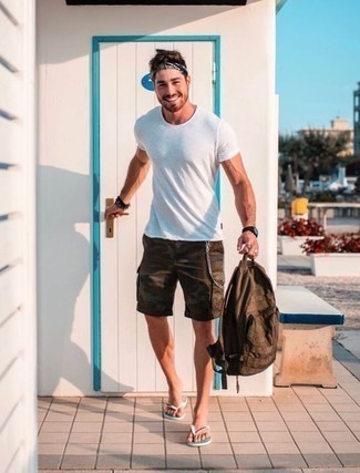 Dunkelbraune Camouflage Shorts kombinieren – 1 Herren Outfits