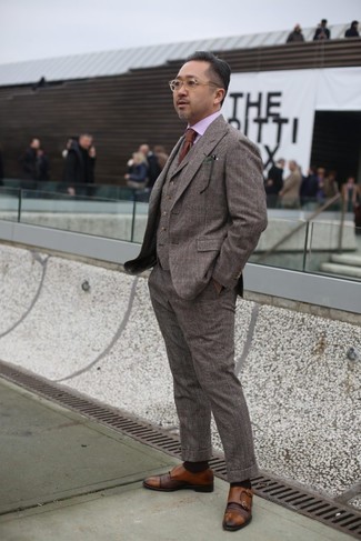 Dunkelbraunen Dreiteiler mit Karomuster kombinieren – 12 Herren Outfits