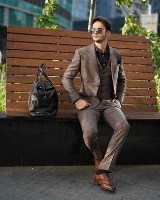 Dunkelbraunen Dreiteiler mit Karomuster kombinieren – 12 Herren Outfits