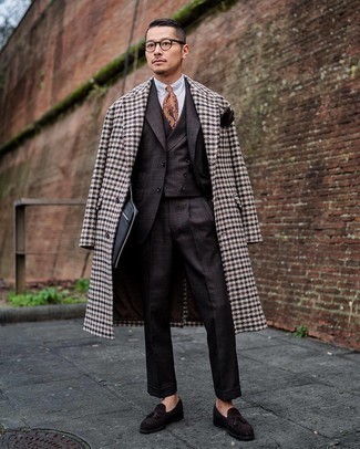 Dunkelbraunen Dreiteiler mit Karomuster kombinieren – 12 Herren Outfits