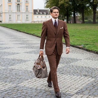 Dunkelbraunen Dreiteiler mit Karomuster kombinieren – 12 Herren Outfits
