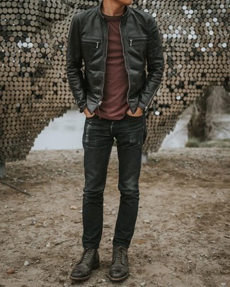 Welche Bomberjacken mit dunkelbraunen T-Shirts mit einem Rundhalsausschnitt zu tragen – 27 Herren Outfits