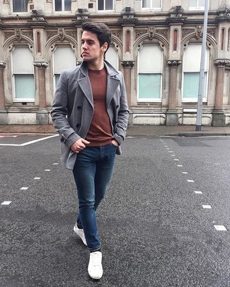 Dunkelbraunes T-Shirt mit einem Rundhalsausschnitt kombinieren – 65 Frühling Herren Outfits