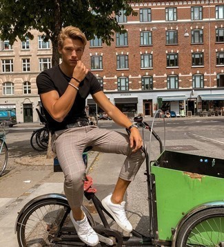 Dunkelbraunes T-Shirt mit einem Rundhalsausschnitt kombinieren – 400 Herren Outfits