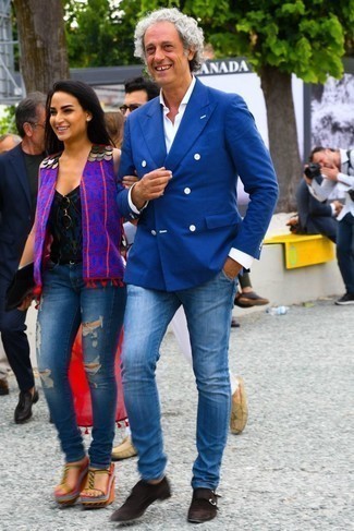 50 Jährige: Welche Jeans mit dunkelbrauner Doppelmonks zu tragen – 2 Sommer Herren Outfits