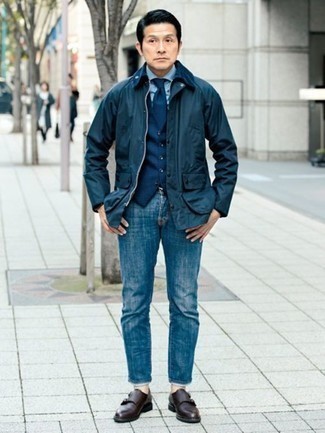 40 Jährige: Welche Jeans mit dunkelbrauner Doppelmonks zu tragen – 5 Smart-Casual Herren Outfits warm Wetter