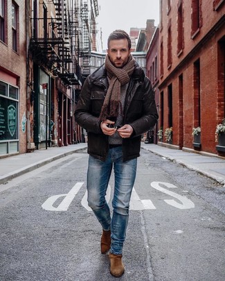 Dunkelbraunen Schal mit Hahnentritt-Muster kombinieren – 7 Herren Outfits