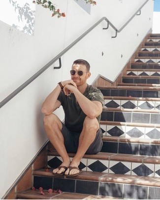 Dunkelbraune Leder Zehensandalen kombinieren – 43 Herren Outfits