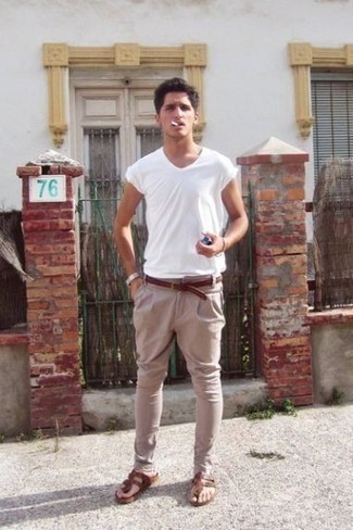 Dunkelbraune Leder Zehensandalen kombinieren – 43 Herren Outfits