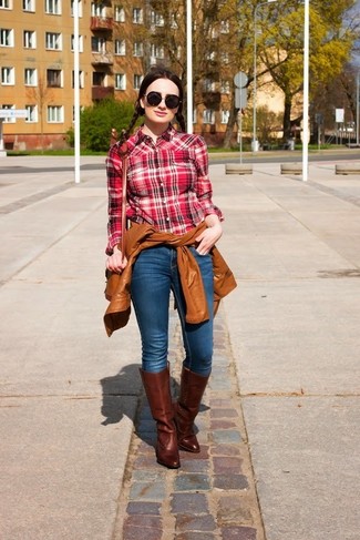 Dunkelbraune kniehohe Stiefel aus Leder kombinieren – 105 Damen Outfits
