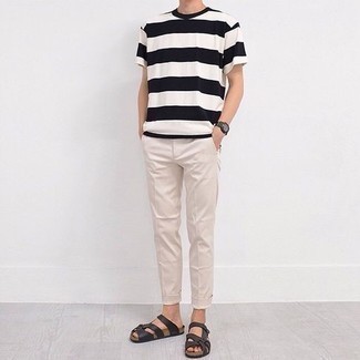 20 Jährige: Welche Chinohosen mit dunkelbrauner Sandalen zu tragen – 43 Herren Outfits