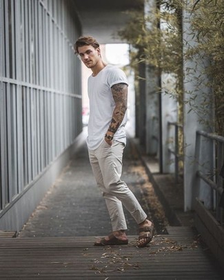Welche Chinohosen mit dunkelbrauner Sandalen zu tragen – 169 Herren Outfits