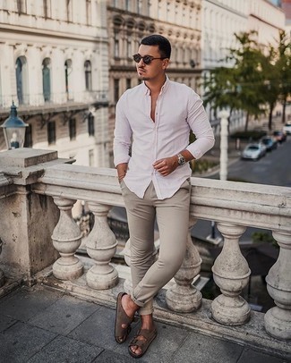 Welche Chinohosen mit dunkelbrauner Sandalen zu tragen – 169 Herren Outfits