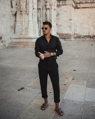 20 Jährige: Welche Chinohosen mit dunkelbrauner Sandalen zu tragen – 43 Herren Outfits
