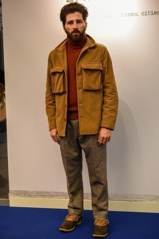 Wie dunkelbraune Shirtjacke mit brauner Anzughose zu kombinieren – 8 Herren Outfits
