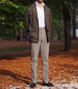 Wie dunkelbraune Shirtjacke mit brauner Anzughose zu kombinieren – 8 Herren Outfits