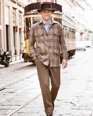 Wie dunkelbraune Shirtjacke mit brauner Anzughose zu kombinieren – 8 Herren Outfits