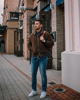 Dunkelbraune Wildleder Bomberjacke kombinieren – 228 Herren Outfits