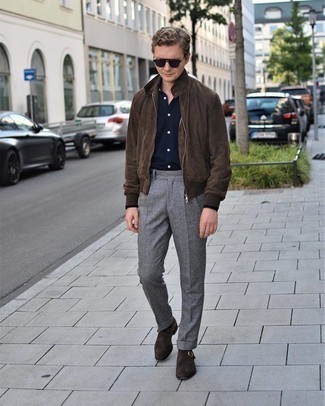 Dunkelbraune Wildleder Bomberjacke kombinieren – 228 Herren Outfits