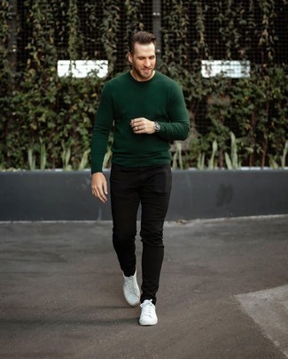 Welche Jeans mit dunkelgrünen Pullovers mit einem Rundhalsausschnitt zu tragen – 100 Herren Outfits warm Wetter