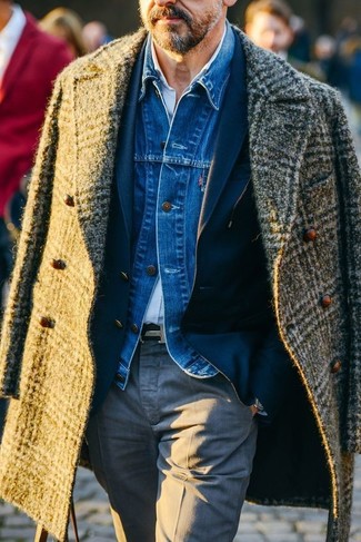 Dunkelgrünen Mantel mit Schottenmuster kombinieren – 14 Herren Outfits