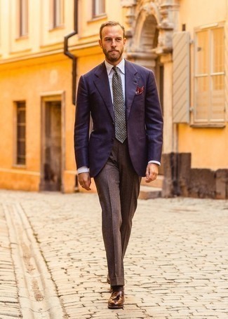 Dunkelgrüne gepunktete Krawatte kombinieren – 70 Herren Outfits