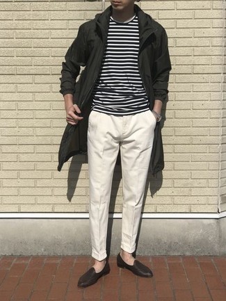Welche T-Shirts mit einem Rundhalsausschnitt mit dunkelgrüner Regenjacke zu tragen – 59 Herren Outfits