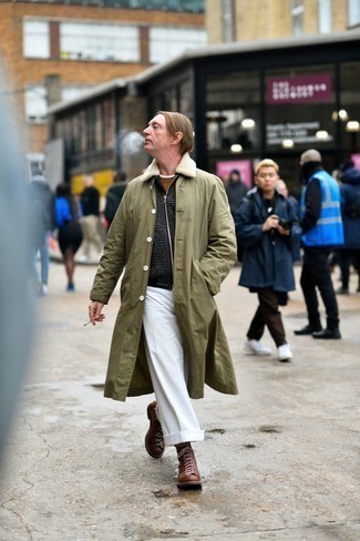 Welche T-Shirts mit einem Rundhalsausschnitt mit dunkelgrüner Regenjacke zu tragen – 59 Herren Outfits