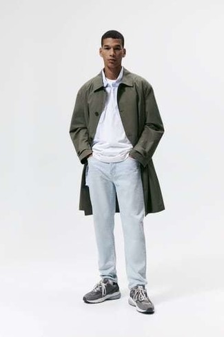 Welche T-Shirts mit einem Rundhalsausschnitt mit dunkelgrüner Regenjacke zu tragen – 59 Herren Outfits