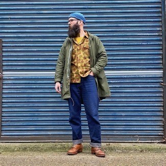 Welche T-Shirts mit einem Rundhalsausschnitt mit dunkelgrüner Regenjacke zu tragen – 59 Herren Outfits