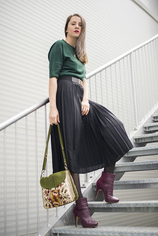 Dunkelgrünen Kurzarmpullover kombinieren – 5 Damen Outfits