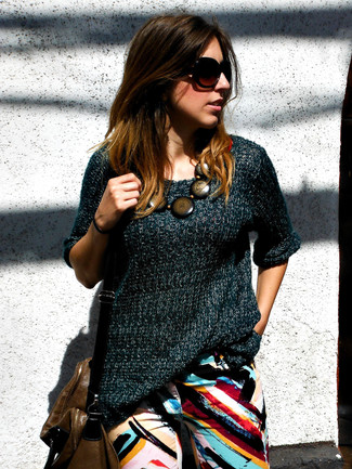 Dunkelgrünen Kurzarmpullover kombinieren – 5 Damen Outfits