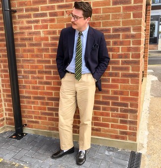 Dunkelgrünes Seide Einstecktuch kombinieren – 8 Herren Outfits