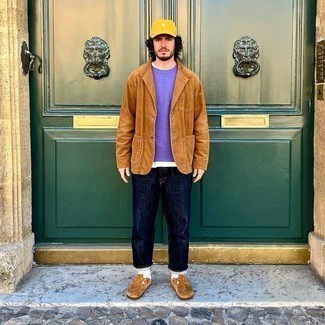 Wie dunkellila Pullover mit einem Rundhalsausschnitt mit dunkelblauer Jeans zu kombinieren – 13 Herren Outfits