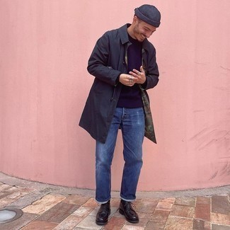 Wie dunkellila Pullover mit einem Rundhalsausschnitt mit dunkelblauer Jeans zu kombinieren – 13 Herren Outfits