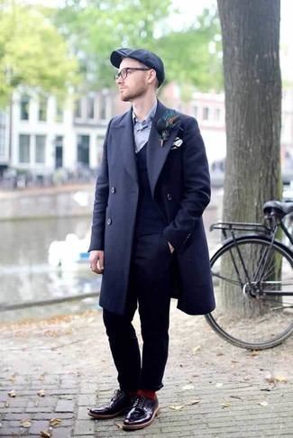 Dunkellila Leder Brogues kombinieren – 11 Herren Outfits