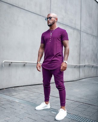 Dunkellila Jogginghose kombinieren – 9 Herren Outfits